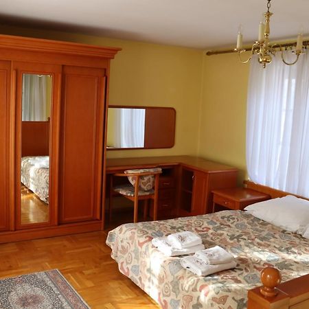 Hotel Rytwiany Palac Екстериор снимка