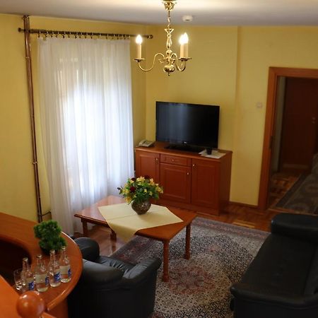 Hotel Rytwiany Palac Екстериор снимка