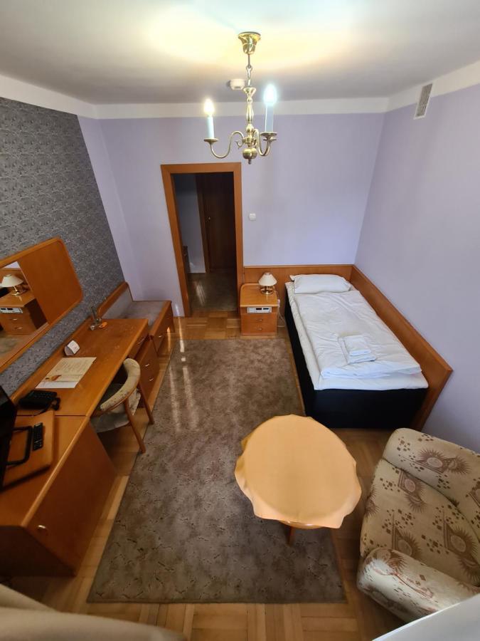 Hotel Rytwiany Palac Екстериор снимка