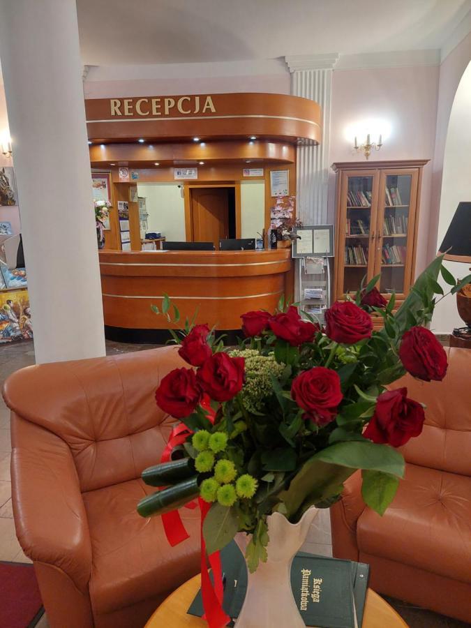 Hotel Rytwiany Palac Екстериор снимка
