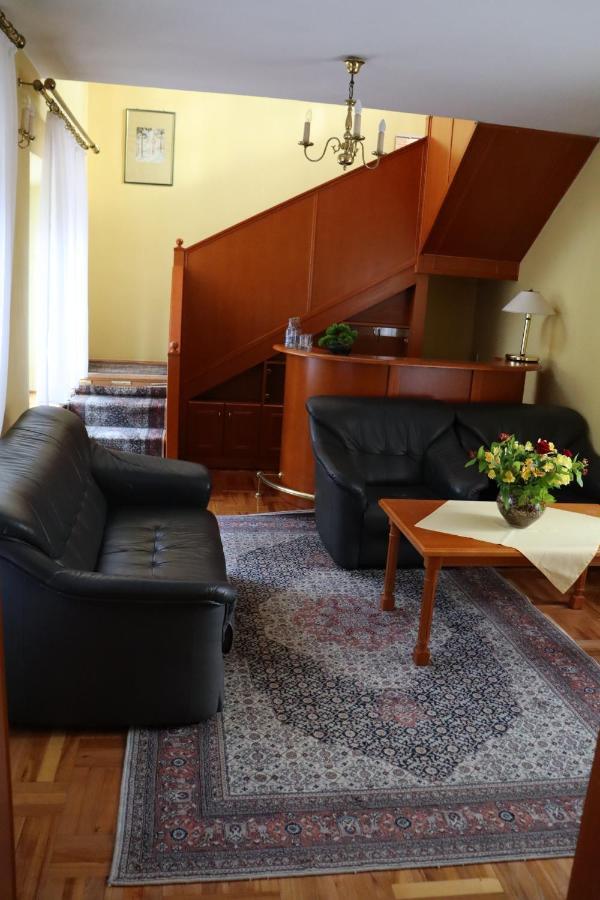 Hotel Rytwiany Palac Екстериор снимка